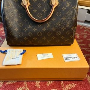 Louis Vuitton pre loved speedy 25 in great condition with organizer insert